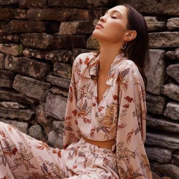 TIGERLILY Silk Mazari Long Sleeve Wrap Crop Top Blouse RRP$249 - Picture 7 of 13